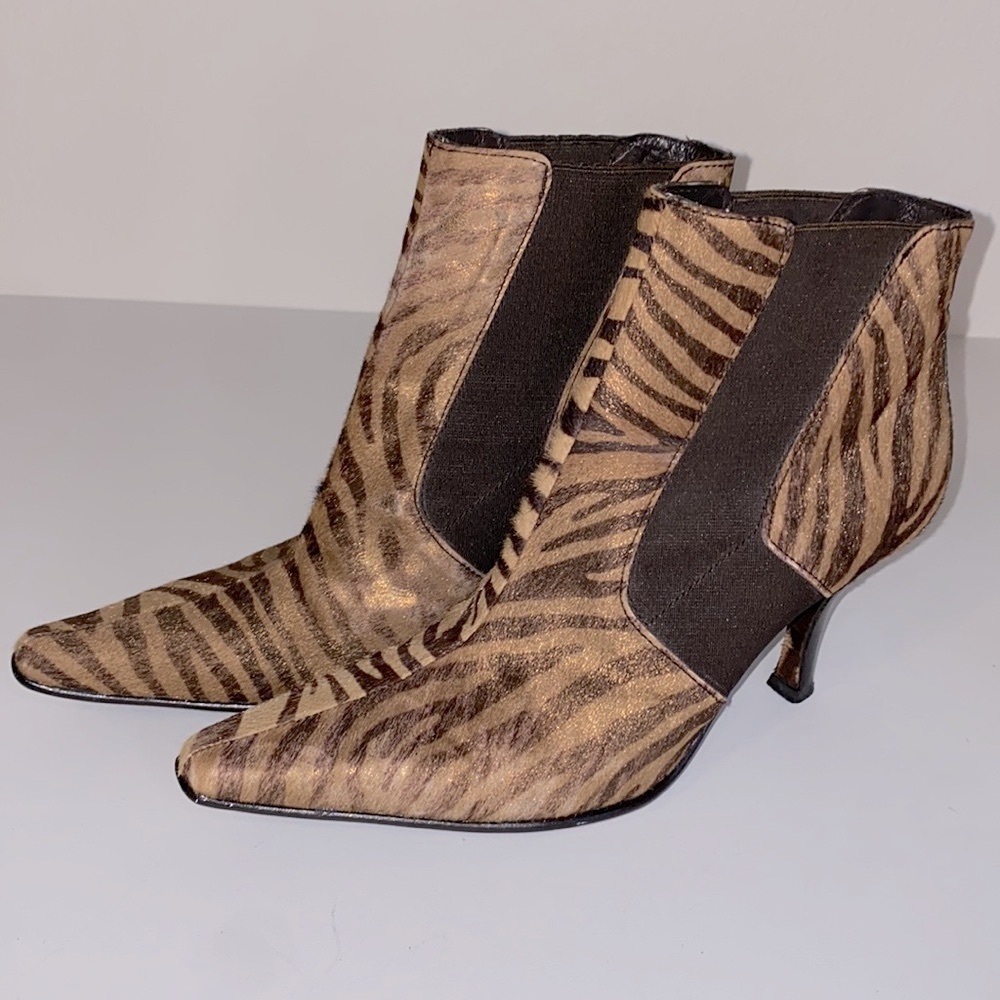 Donald Pliner Women's Brown Metallic Zebra-Print Pointed Booties size 7.5